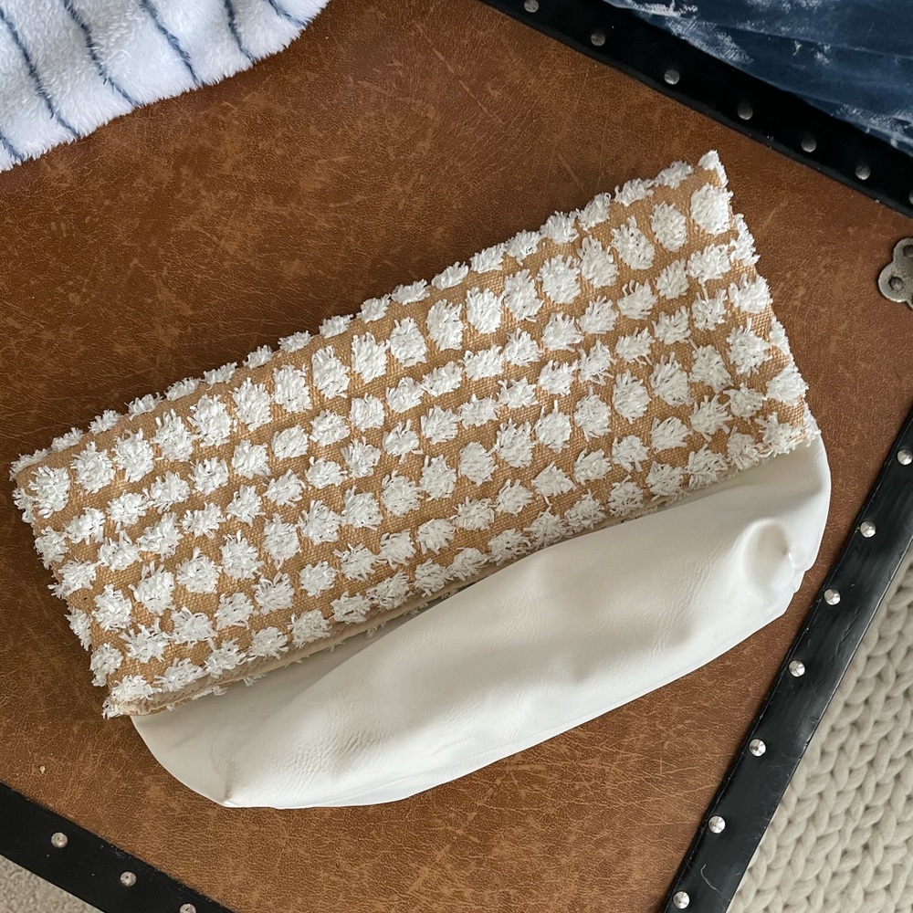 Anthro clutch